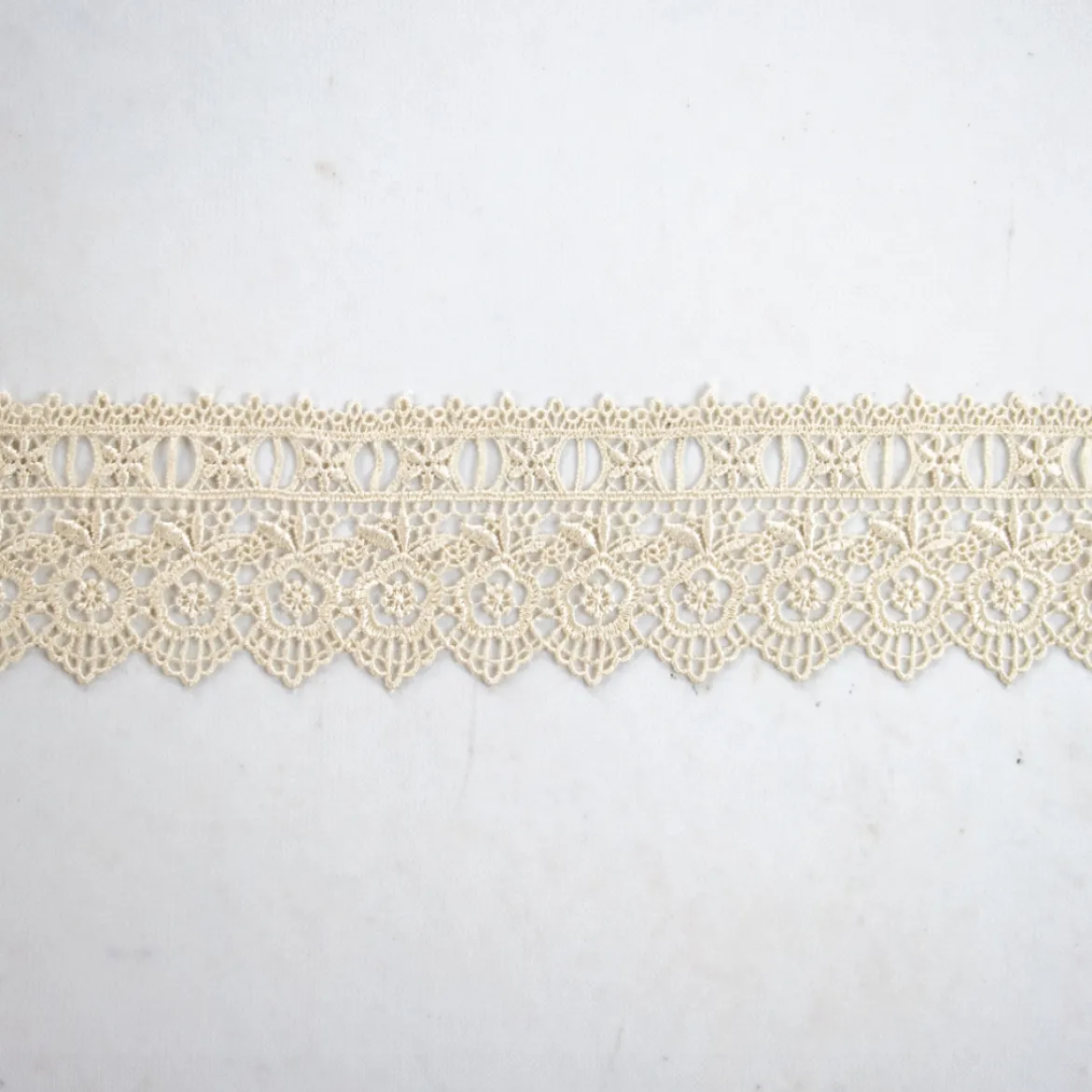 PIZZO MACRAME CON PASSANASTRO