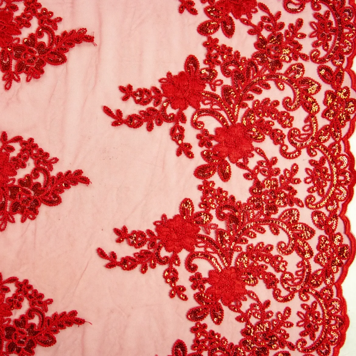 PIZZO RICAMATO PERLINE E PAILLETTES
